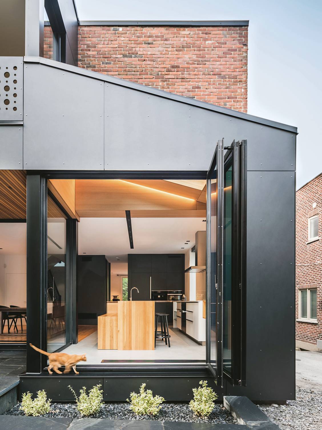 House Extension Black Box II, Montreal, Quebec, Canada