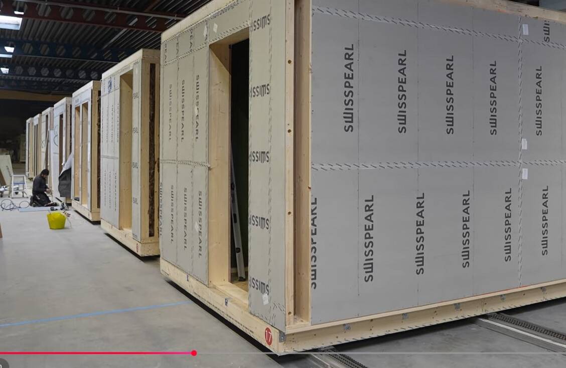 Prefab-woningen-productie-Swisspearl-Windstopper