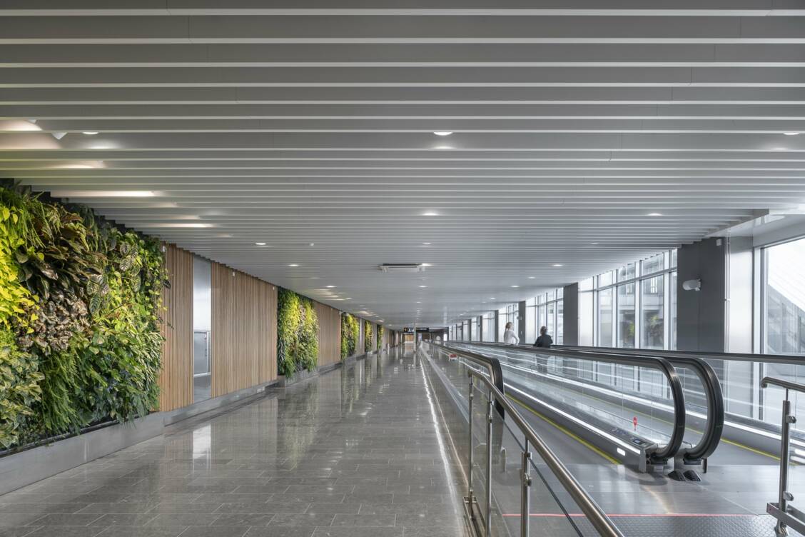 P_050_Cembrit_Patina_Original_Sweden_Förbindelsegång_Terminal_4_och_5,_Arlanda_2022_73096