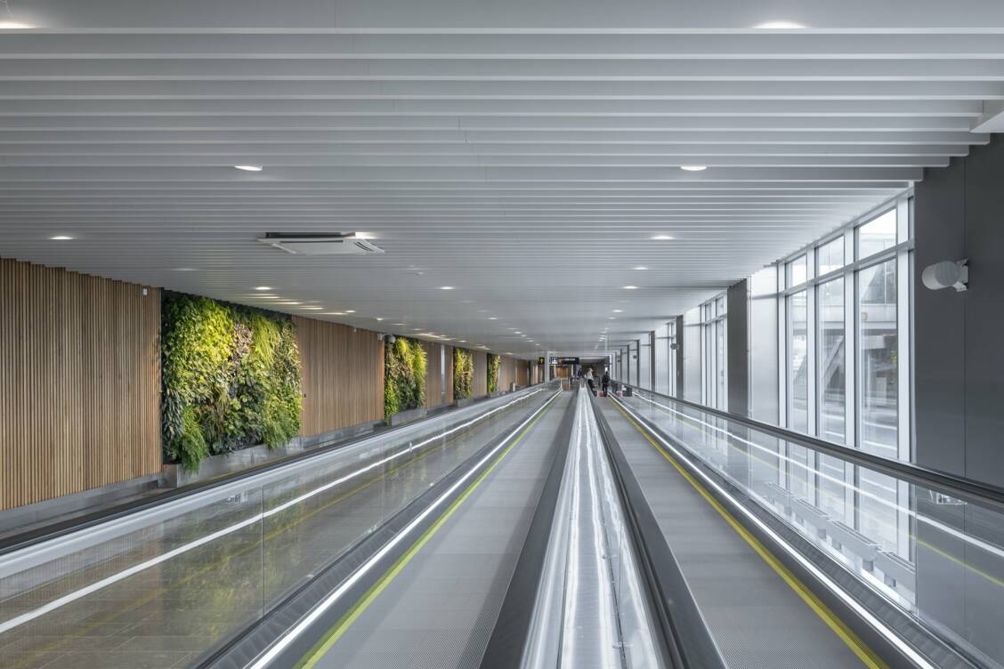 P_050_Cembrit_Patina_Original_Sweden_Förbindelsegång_Terminal_4_och_5,_Arlanda_2022_73097