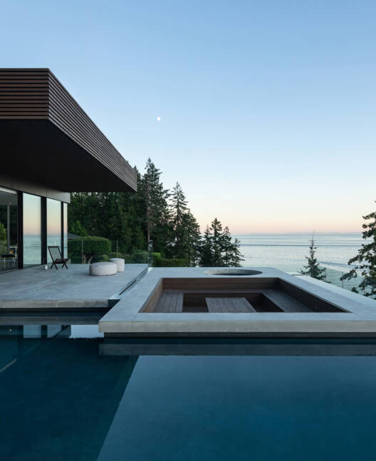 Black Cliff House, West Vancouver, BC, Canada