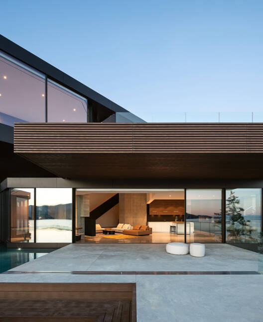 Black Cliff House, West Vancouver, BC, Canada
