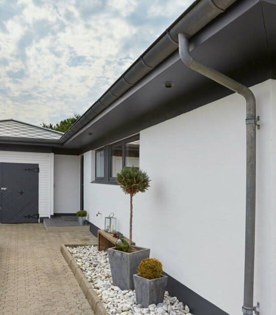 cembrit-renovering-fibercement-sort-skifer-tag-et-frisk-pust-i-parcelhuskvarteret-260816_00232