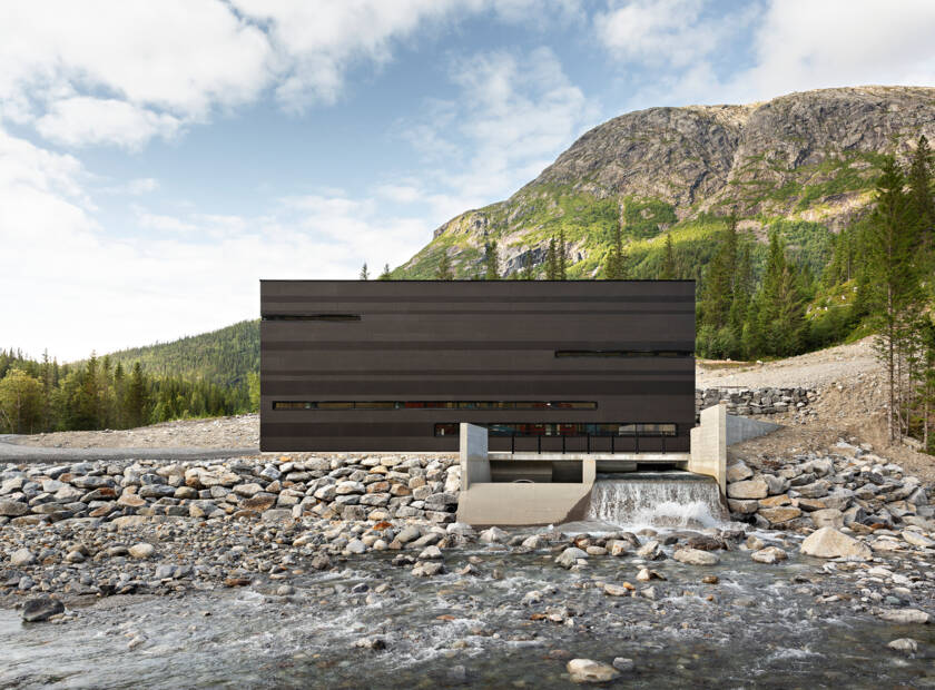 Schwarz eingekleideter Monolith Hydropower Plant, Tosbotn, Norwegen