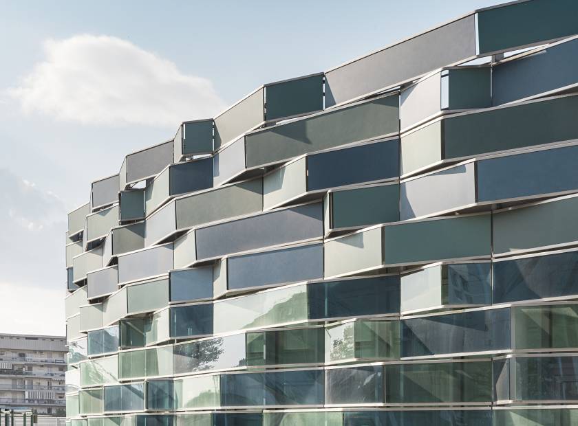 Ein kreisförmiges Volumen umschlossen von gewebten Streifen Ospedale Del Mare, Neapel, Italien