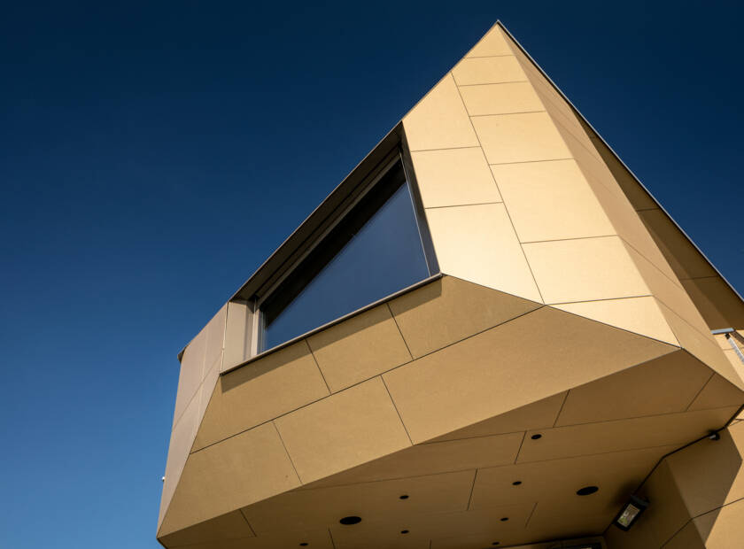 Rückzugsort auffällig in Szene gesetzt Designerhaus am See