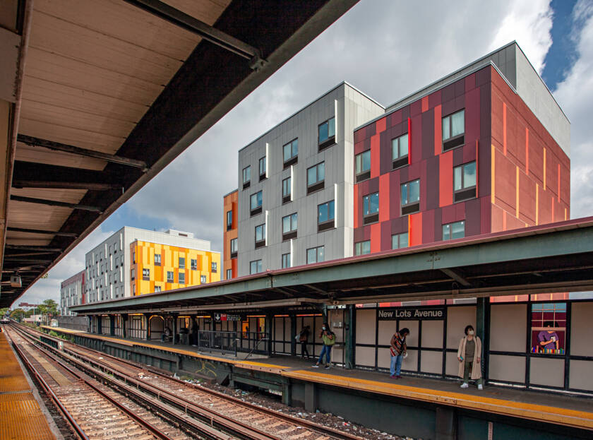 Van Sinderen Plaza, Brooklyn, New York, USA