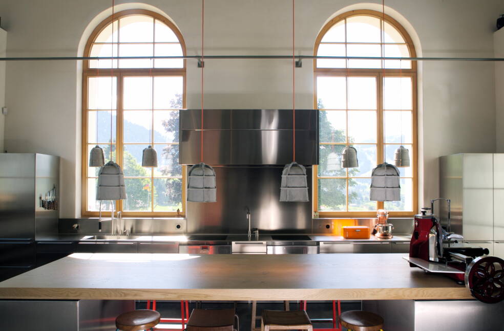 Mold Lampe_Eternit_Gstaad Kitchen